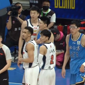 NBA赛事-杜锋赌对了！男篮第一中锋将加盟广东队，朱芳雨为他放弃徐昕？